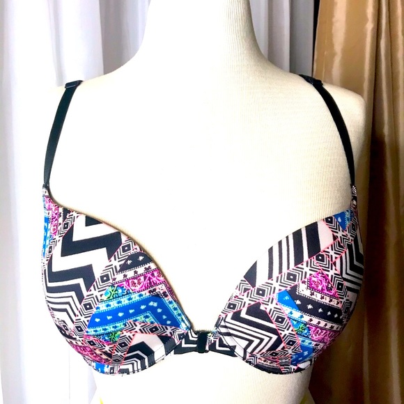 Victoria's Secret Other - Victorias Secret Very Sexy Push-up cross back plunge bra front close 32DD